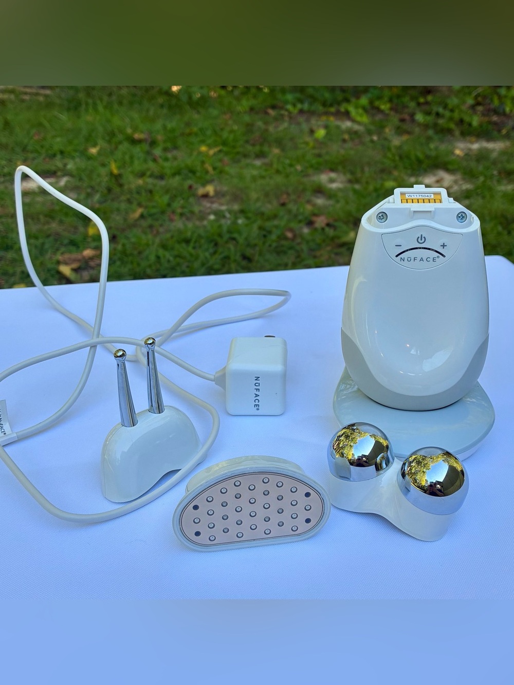 NUFACE TRINITY TONING KIT COMPLETE SET  - WHITE